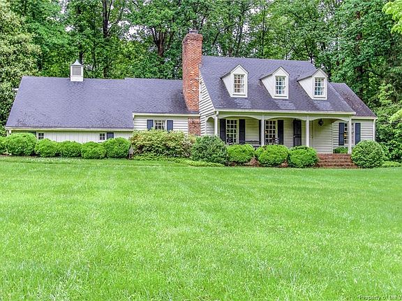 2nd image of 286 E Queens Dr