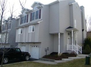 5008 John Handcock Ct, New Windsor, NY 12553