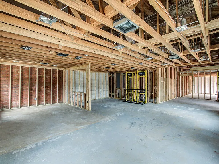 401 E Main St — Photo 13