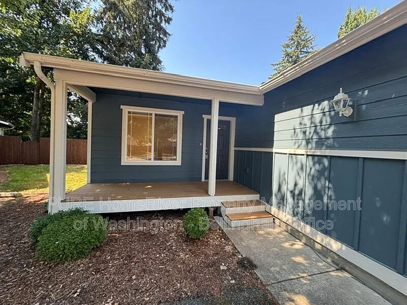 3 bed, 2.0 bath, 1080 sqft, $2,295 — Photo 2