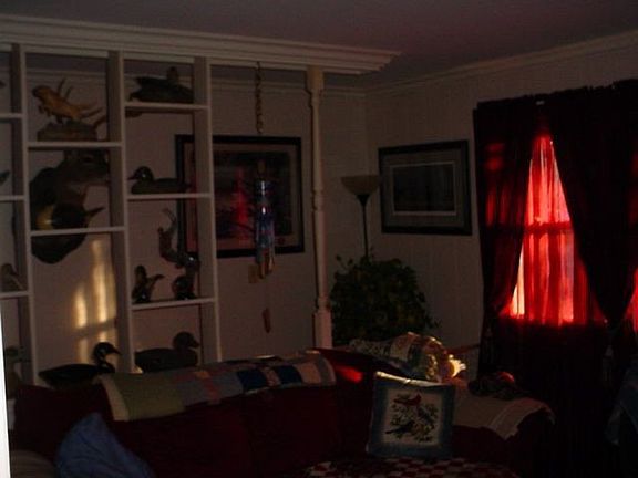 4th image of 689 Oak St