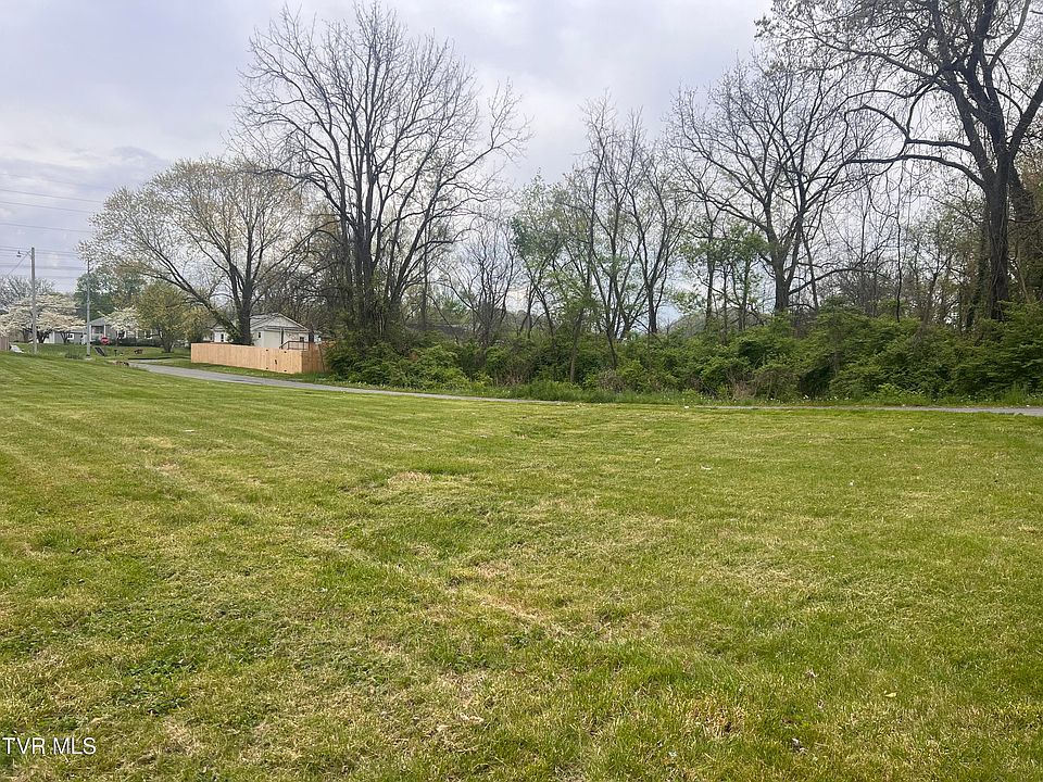2nd image of 1804 E Myrtle Ave