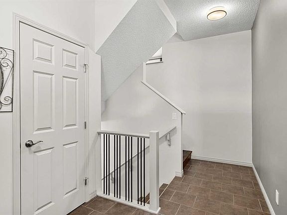 4th image of 158 E Skyview Point Cres NE