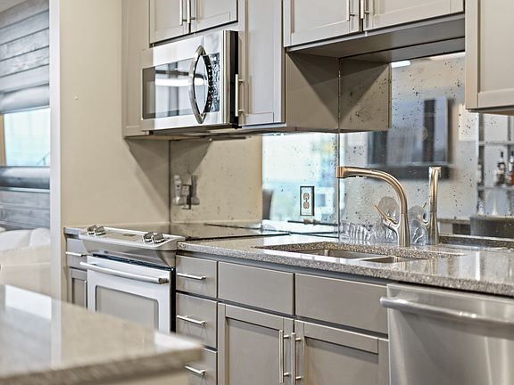 5th image of 1212 Laurel St APT 2114