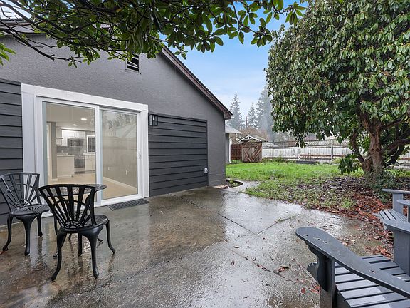 2nd image of 3011 Moore St SE