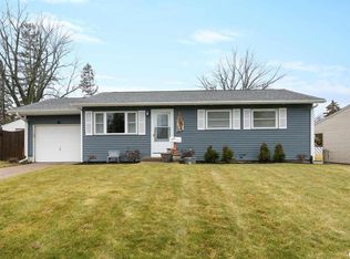 3016 Westwood Rd, Bettendorf, IA