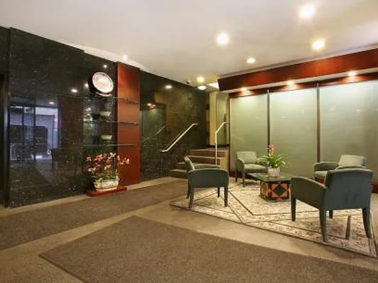 Sold by Manhattan Boutique Real Estate | media 19