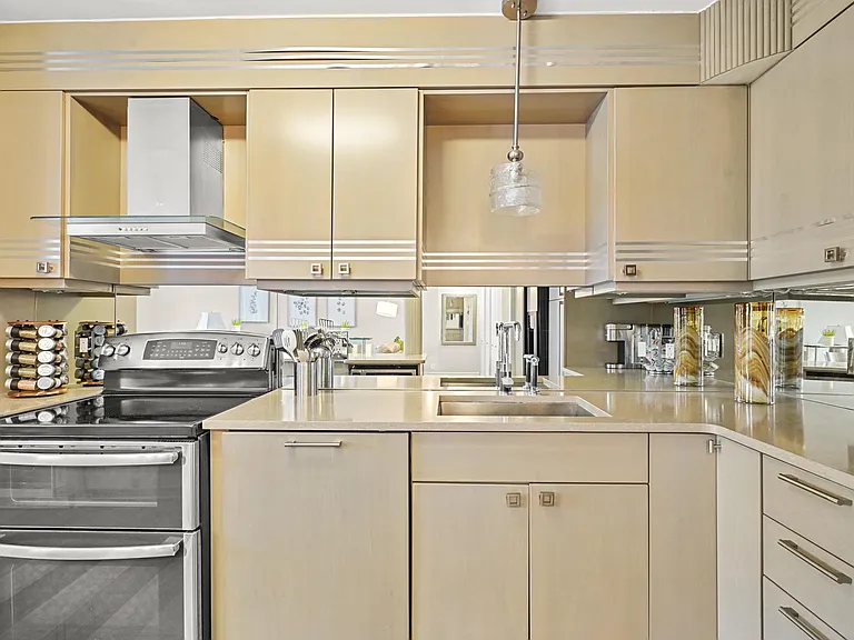 600 W Brown St #109 — Photo 13