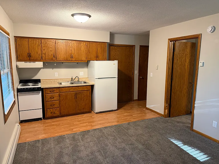 320 Spruce Dr E #8 — Photo 10