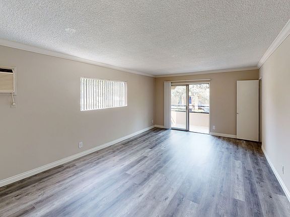 2nd image of 924 N Hayworth Ave #24-7
