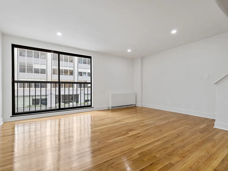 123 E 54th St #8A — Photo 1