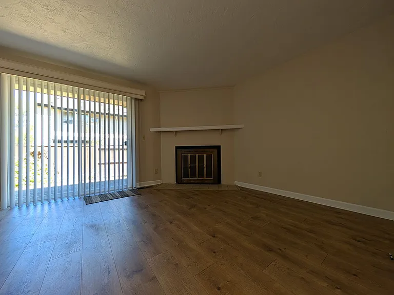 1528 Fetters Loop — Photo 3