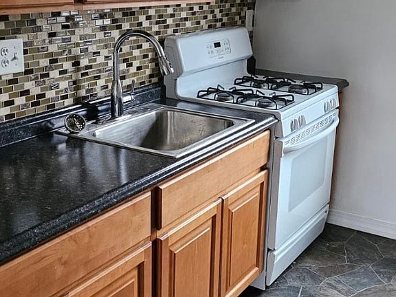 3rd image of 5 Millers Ln #31C