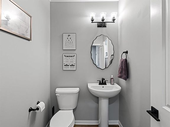 5th image of 4127 Red Clover Dr
