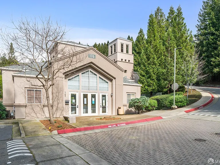 220 Caldecott Ln #311 — Photo 4