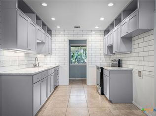 960 Twin Oaks Dr, New Braunfels, TX 78130