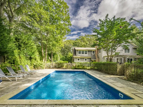 160 W Neck Rd, Southampton, NY 11968