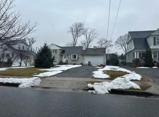 374 S Ocean Ave, Freeport, NY 11520