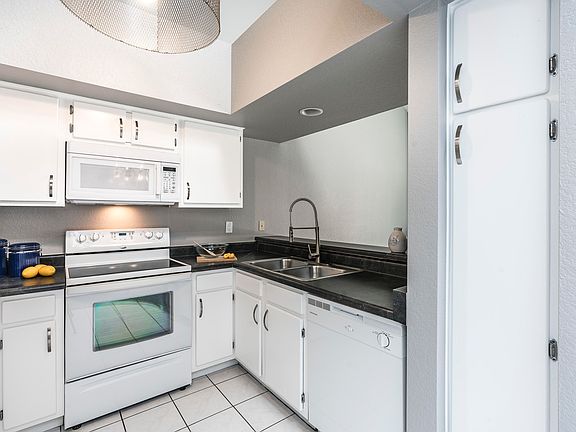5th image of 14002 N 49th Ave Unit 1095