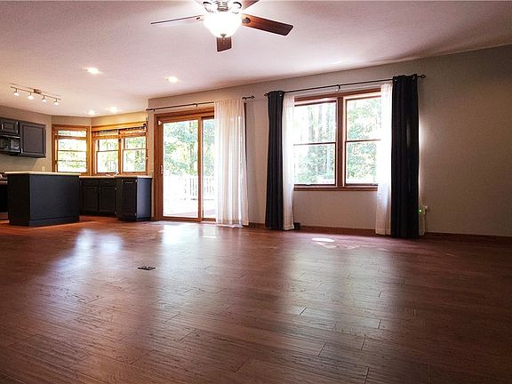 4th image of 332 Hillyer Dr