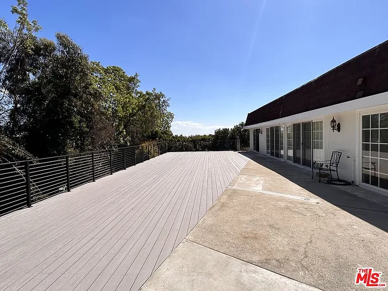 2208 Winona Blvd — Photo 17