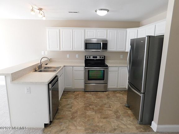 5th image of 122 Heather Glen Cir