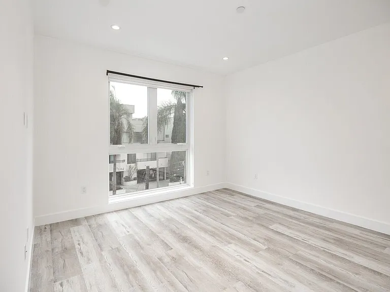 Regency Holt Apartments — Photo 64