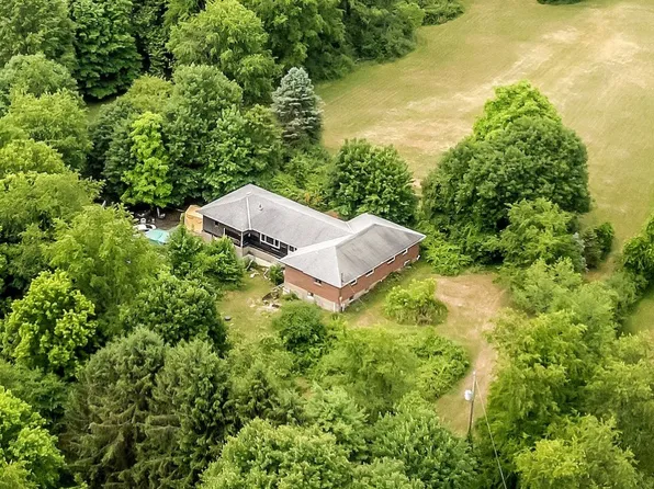 119 Campbell Dr, Clinton, PA 15026