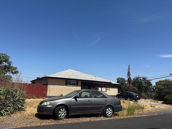 3rd image of 1804 W 12th Ave