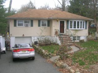 29 Mast Rd, Hopatcong, NJ 07843