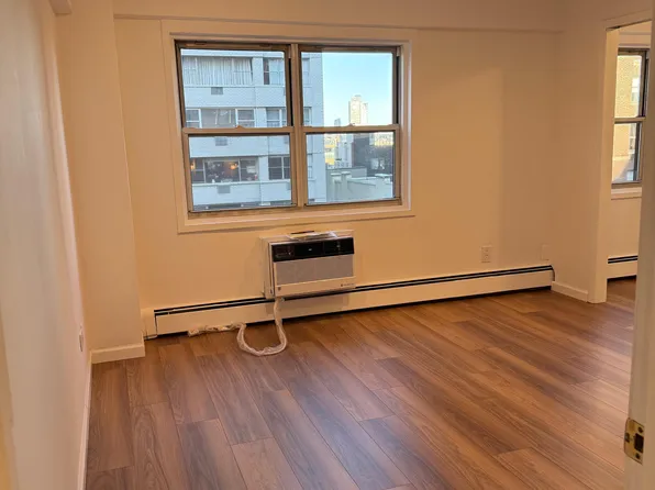 40 Sutton Place image 1 of 8