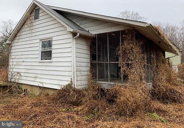 1st image of 118 E Mae Ave