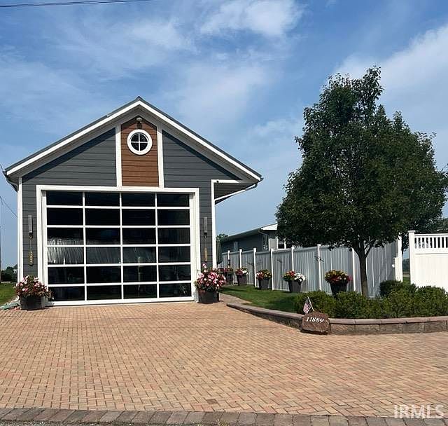 1st image of 11889 N Forest Dr
