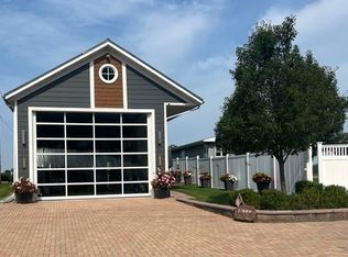 11889 N Forest Dr, Syracuse, IN 46567
