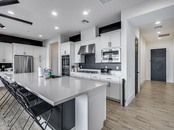 3rd image of 1914 W DESERT HOLLOW Drive