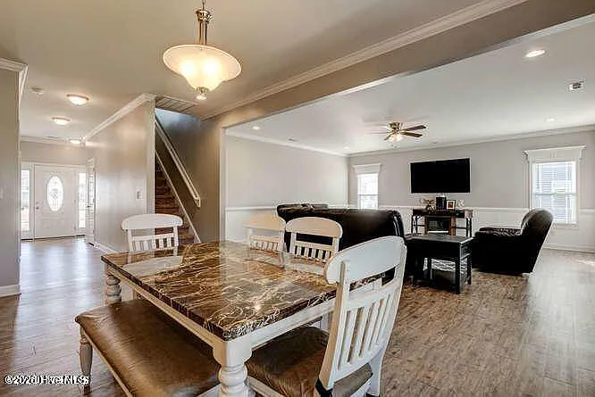 120 Camelot Dr — Photo 6