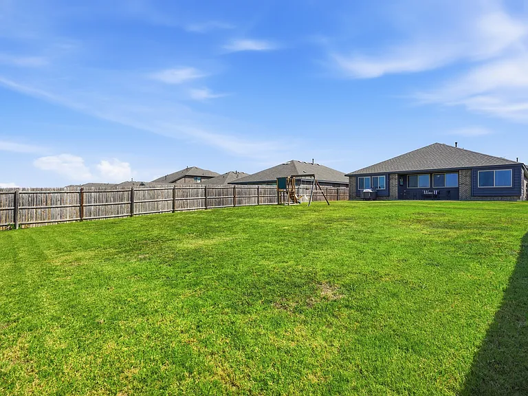 1032 Fairfax Dr — Photo 25