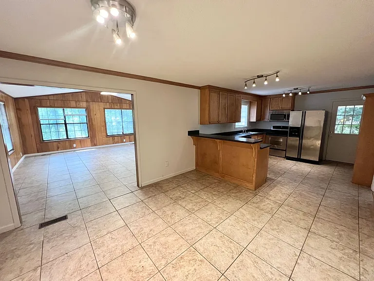 2112 Great Oak Dr — Photo 5