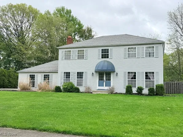 27111 Newton Cir, North Olmsted, OH 44070