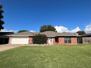 209 Regency Dr, Clinton, OK 73601