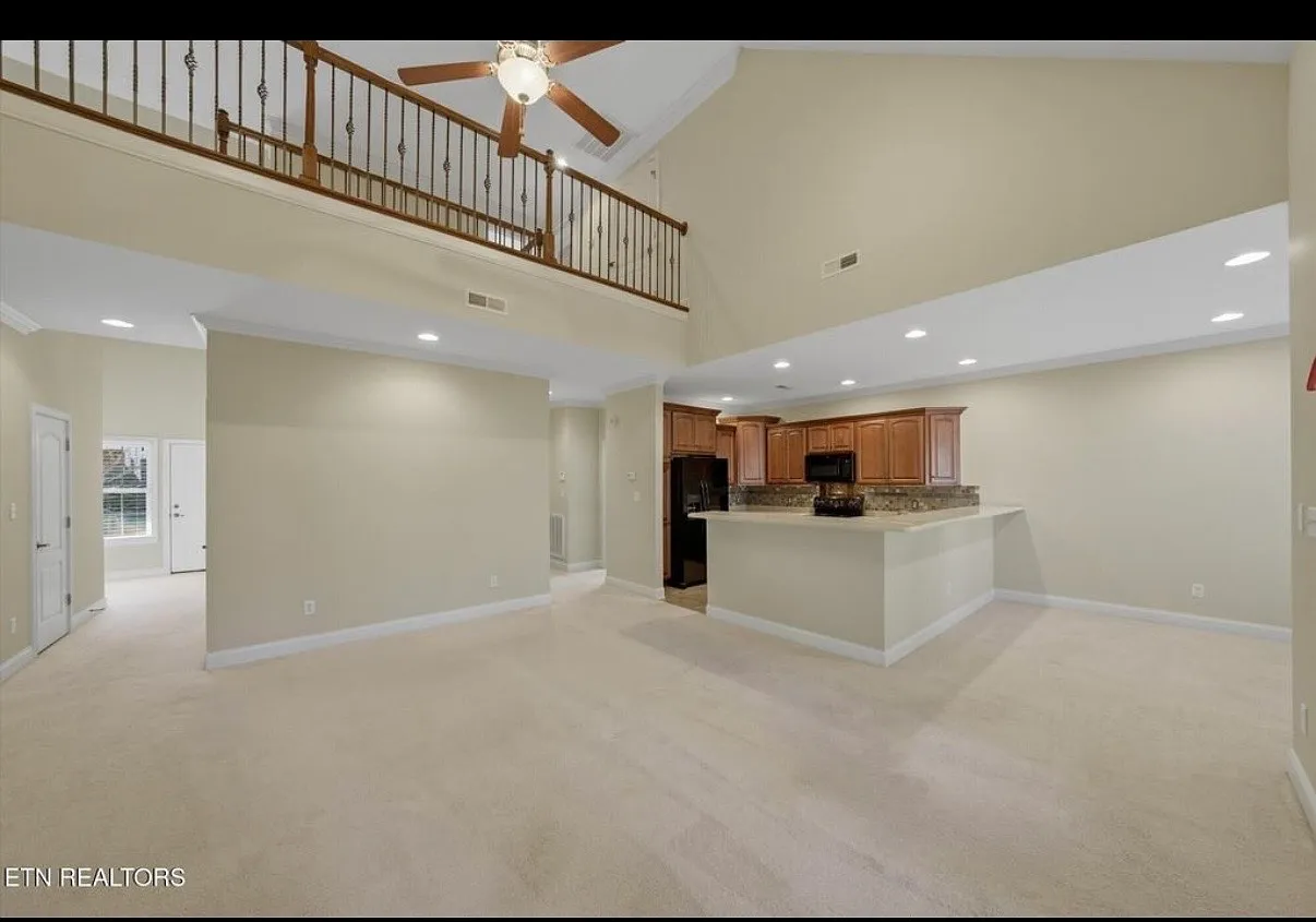 3 bed, 2.5 bath, 2670 sqft, $2,950 — Photo 4