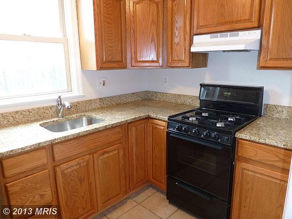 5th image of 2447 S Oakland St