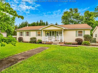 11686 Winfield Rd, Winfield, WV 25213