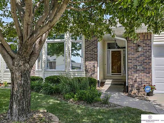 3rd image of 13818 Sahler St
