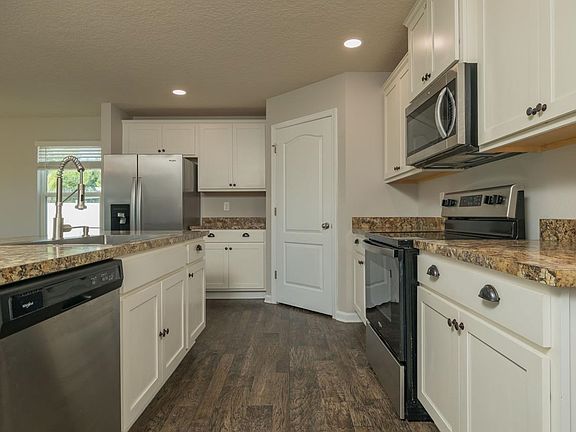 5th image of 282 Seville Pkwy