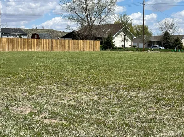 851 Cobbler Ln., Sutherland, NE 69165