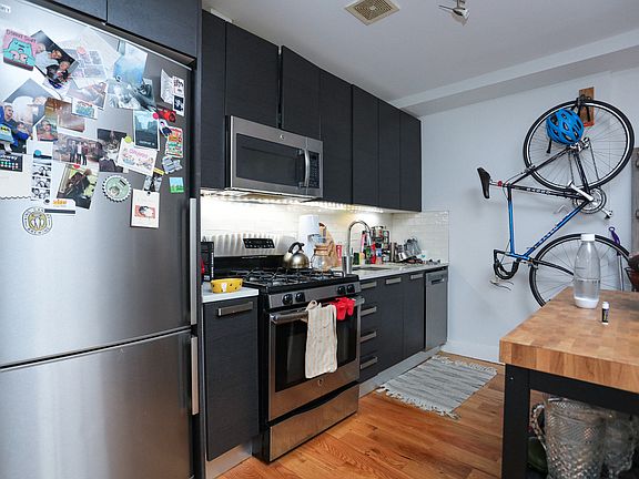 3rd image of 103 Varet St #4BB