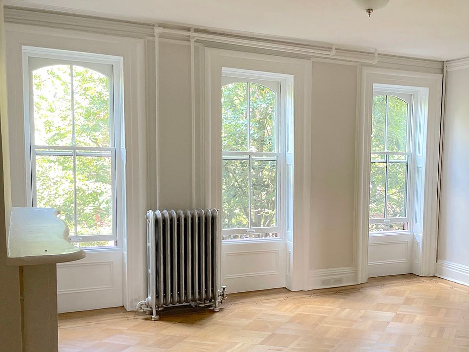 1st image of 130 Noble St APT 2