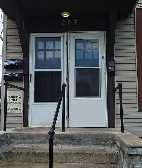 225 W Washington Ave — Photo 2