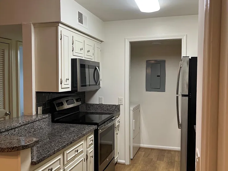 2905 Burch Ave #12 — Photo 24